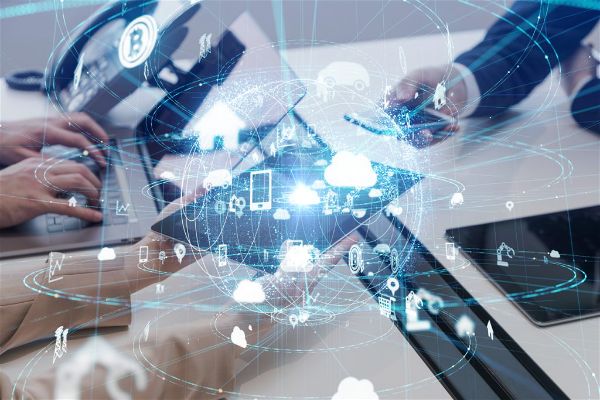 tecnologia e notebooks em escritório